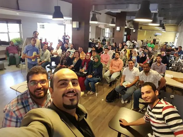 جلسة تدريب في مساحة عمل مشتركة